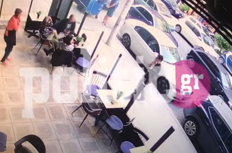 Θεσσαλονίκη: Βίντεο δείχνει την μεγάλη ταχύτητα με την οποία ο 27χρονος μοτοσυκλετιστής έπεσε στα αυτοκίνητα