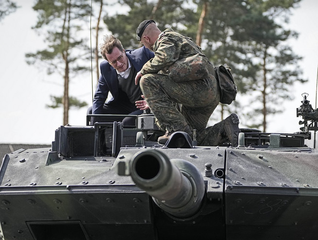 Πόλεμος στην Ουκρανία: Γερμανική βιομηχανία όπλων έτοιμη να διαθέσει παλαιότερα άρματα μάχης στον ουκρανικό στρατό