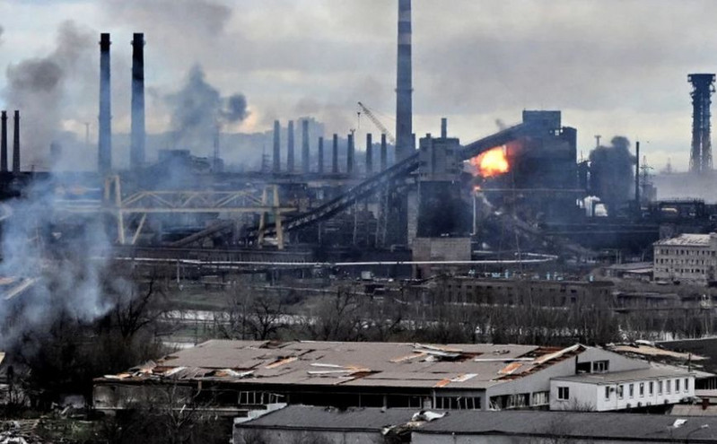 Πόλεμος στην Ουκρανία: Ξανάρχισαν οι βομβαρδισμοί στο Azovstal, αμέσως μετά την αναχώρηση λεωφορείων με αμάχους