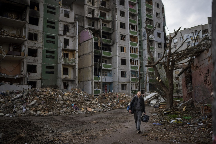 Πόλεμος στην Ουκρανία: Στα 60 δισ. υπολογίζονται οι καταστροφές σε κτίρια και υποδομές