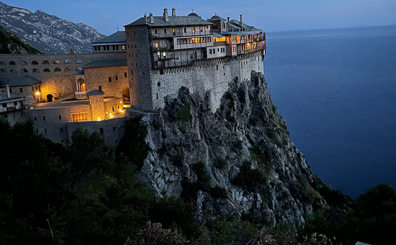Άγιο Όρος: Νεκρός μοναχός σε δύσβατη περιοχή