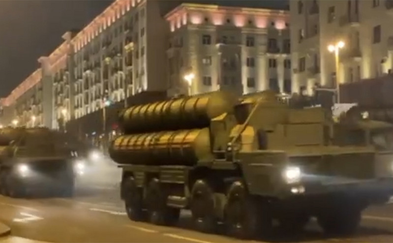 Βγήκαν τα πυρηνικά στις πρόβες για την παρέλαση της 9ης Μαΐου στην Κόκκινη Πλατεία της Μόσχας