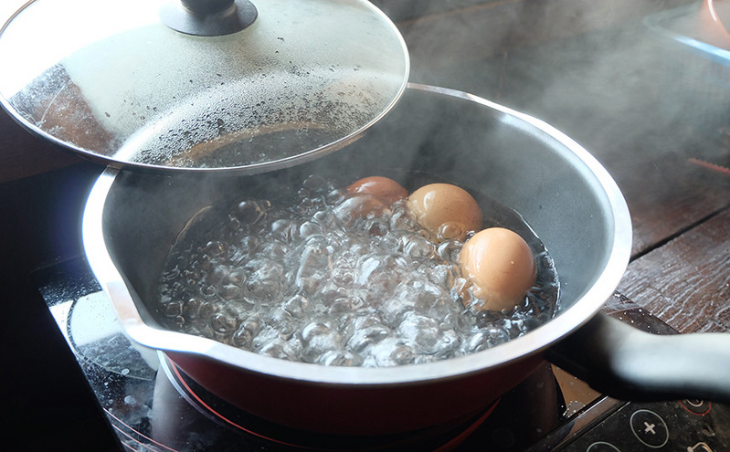 Πώς να βράσετε τα αυγά χωρίς να σπάσουν