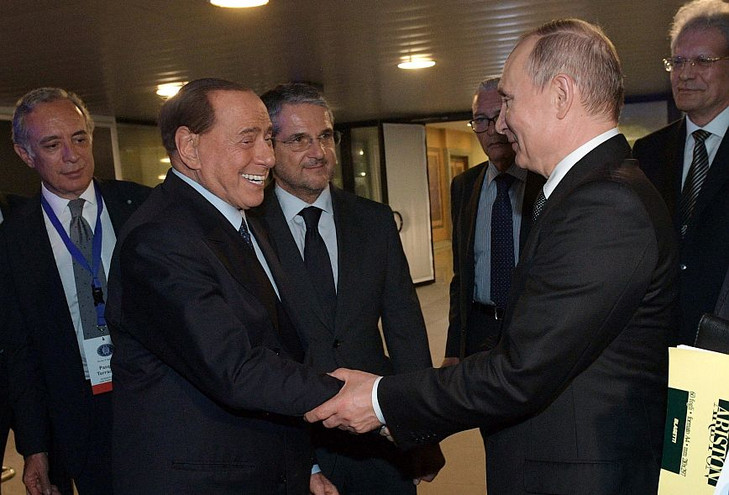 Ιταλία: Ο Μπερλουσκόνι δηλώνει «απογοητευμένος και στεναχωρημένος» από τον φίλο του Πούτιν