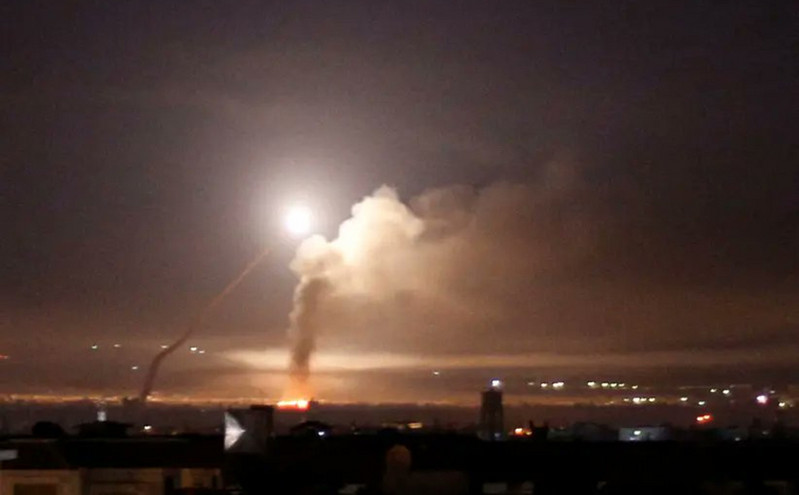 Συρία: Τέσσερις στρατιώτες νεκροί στην επίθεση με πυραύλους του ισραηλινού στρατού στη Δαμασκό