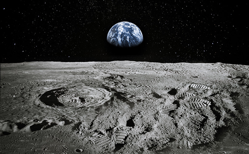 Τα γυάλινα σφαιρίδια στην επιφάνεια της Σελήνης ίσως είναι δεξαμενές νερού