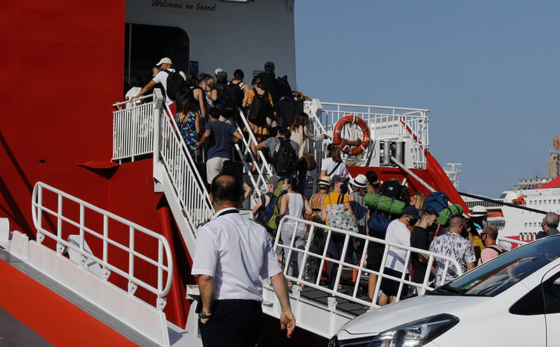 Αυξήθηκε η επιβατική κίνηση από τα λιμάνια της Αττικής το Πάσχα – Ποιοι είναι οι δημοφιλέστεροι προορισμοί