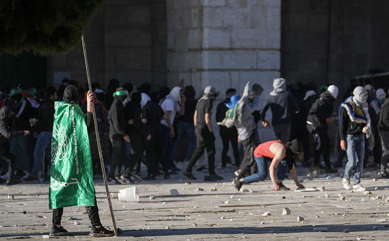Ιερουσαλήμ: Χάος στο τζαμί Αλ Άκσα &#8211; Περισσότεροι από 100 τραυματίες από τα επεισόδια