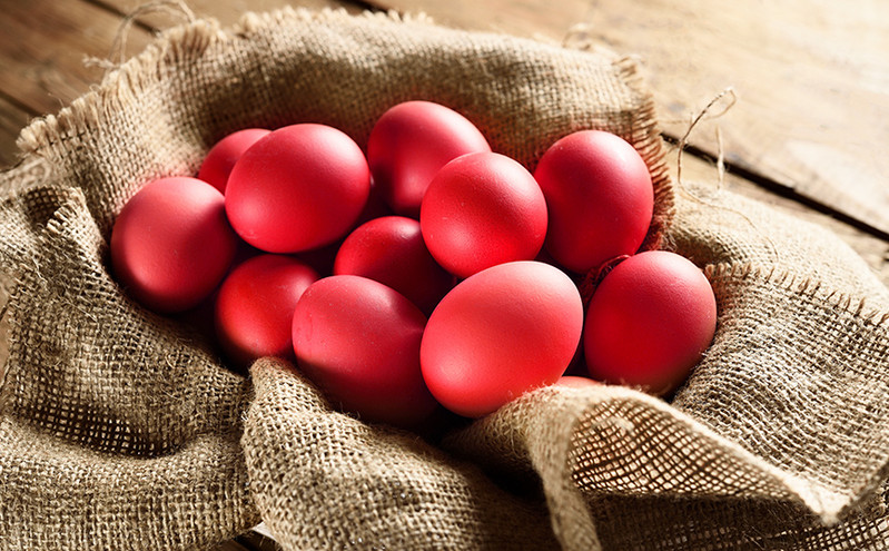 Tips για τέλεια κόκκινα πασχαλινά αυγά