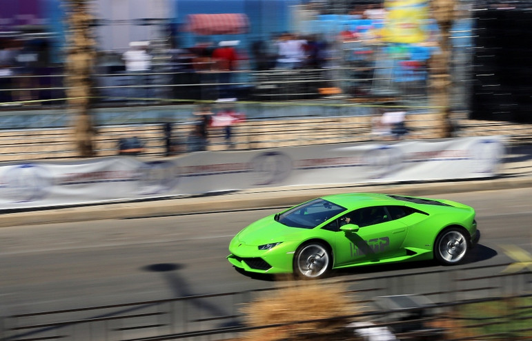 Στο «ραντάρ» της Τροχαίας η Lamborghini που βάζει&#8230; φωτιές στην παραλιακή με 300 χιλιόμετρα την ώρα