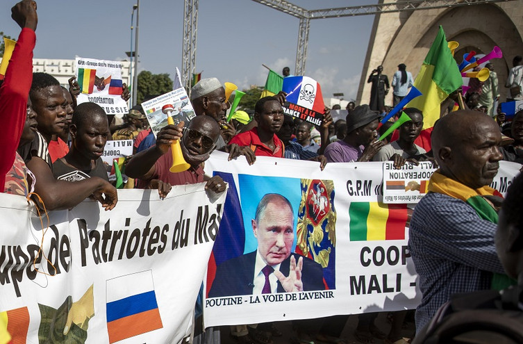 Ενώ ο πόλεμος μαίνεται στην Ουκρανία, πολλοί είναι οι υποστηρικτές της Ρωσίας στην Αφρική