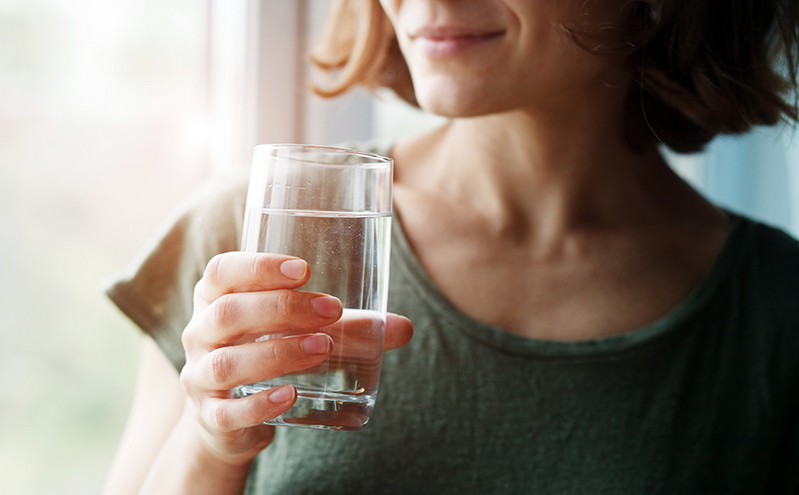 Το συστατικό που αν προσθέσετε στο νερό σας θα απομακρύνει όλες τις χειμερινές ασθένειες