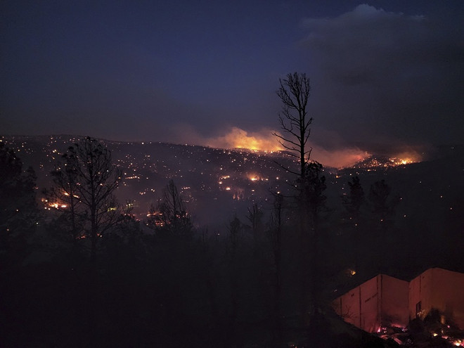 ΗΠΑ: Δύο νεκροί και πάνω από 200 κατεστραμμένα σπίτια ο μέχρι στιγμής απολογισμός της δασικής πυρκαγιάς στο Νέο Μεξικό