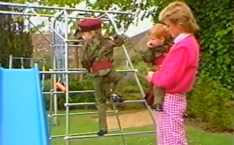 To άγνωστο βίντεο του 1986 με την Νταϊάνα να παίζει με τον Ουίλιαμ και τον Χάρι