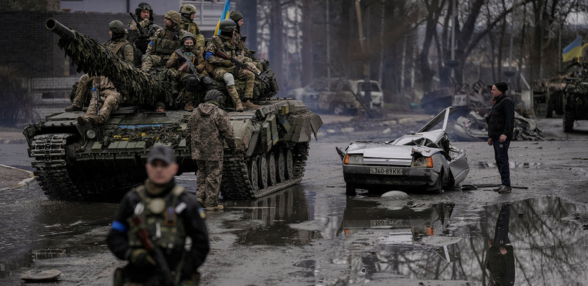 Μπορεί τελικά ο Πούτιν να διωχθεί για εγκλήματα πολέμου στην Ουκρανία;