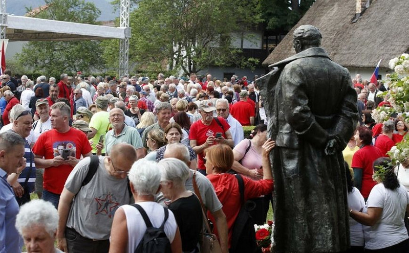 Χιλιάδες θαυμαστές του Τίτο τίμησαν τη μνήμη του στην Κροατία