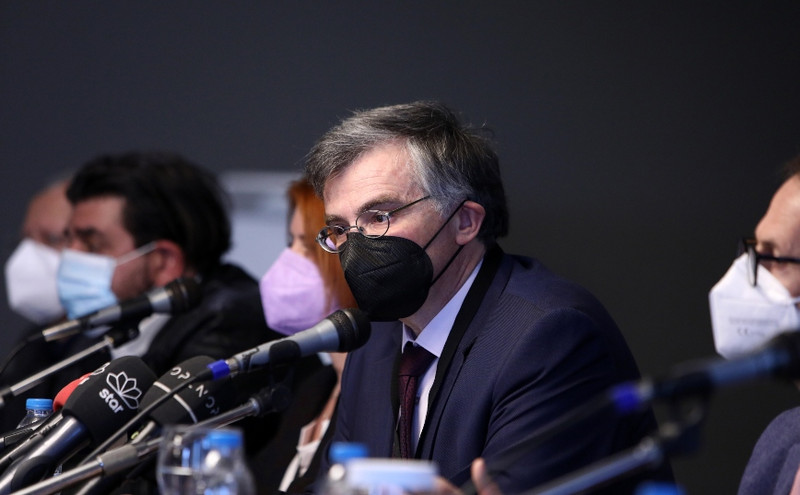 Σωτήρης Τσιόδρας: Πού δεν πρέπει να καταργηθούν οι μάσκες &#8211; Η οδηγία για το καλοκαίρι