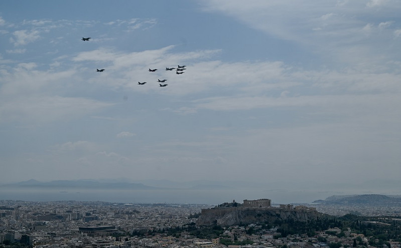 «Stolen Cerberus»: Αεροσκάφη πετούν σήμερα πάνω από την Ακρόπολη