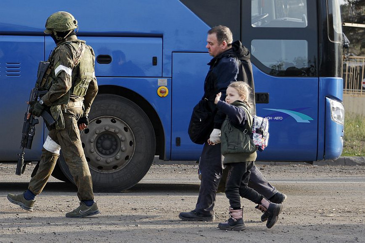 Ουκρανία: Λεωφορεία που μετέφεραν αμάχους από τη Μαριούπολη και το Αζοφστάλ έφτασαν στη Ζαπορίζια