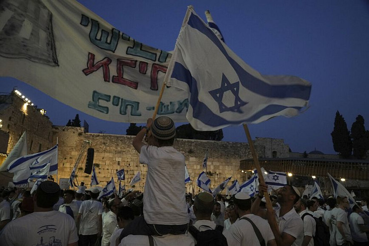 Ισραήλ: Εντάσεις στην πορεία των σημαιών που πραγματοποίησαν χιλιάδες Ισραηλινοί στην Παλιά Πόλη της Ιερουσαλήμ