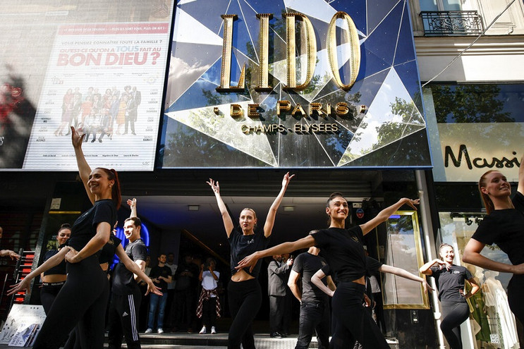 Lido: Κατεβάζει ρολά το διάσημο καμπαρέ του Παρισιού