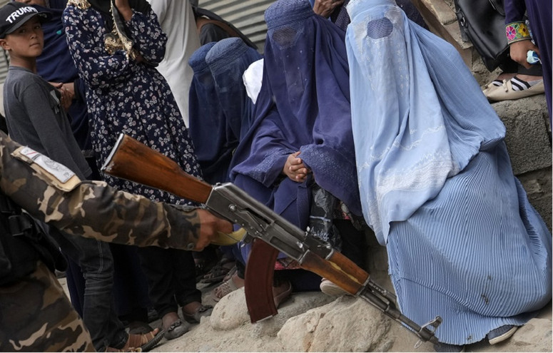 Αφγανιστάν: Oι Ταλιμπάν απαγορεύουν σε άνδρες και γυναίκες να δειπνούν μαζί σε εστιατόρια, ακόμη και αν είναι παντρεμένοι
