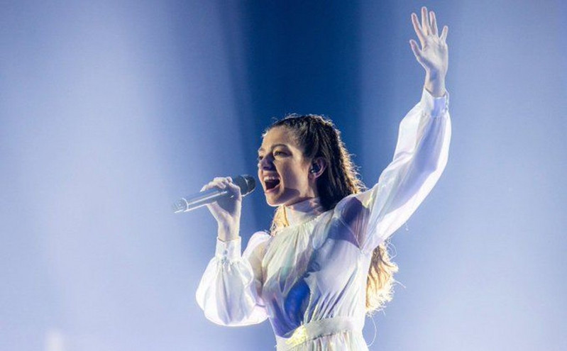 Ημιτελικός Eurovision 2022: Η Αμάντα Γεωργιάδη μάγεψε με τη φωνή της – Χειροκροτήματα όσο τραγουδούσε