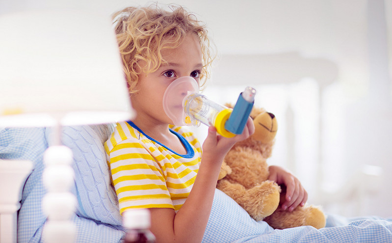 Κορονοϊός: Πώς συνδέεται με το παιδικό άσθμα – Νέα μελέτη
