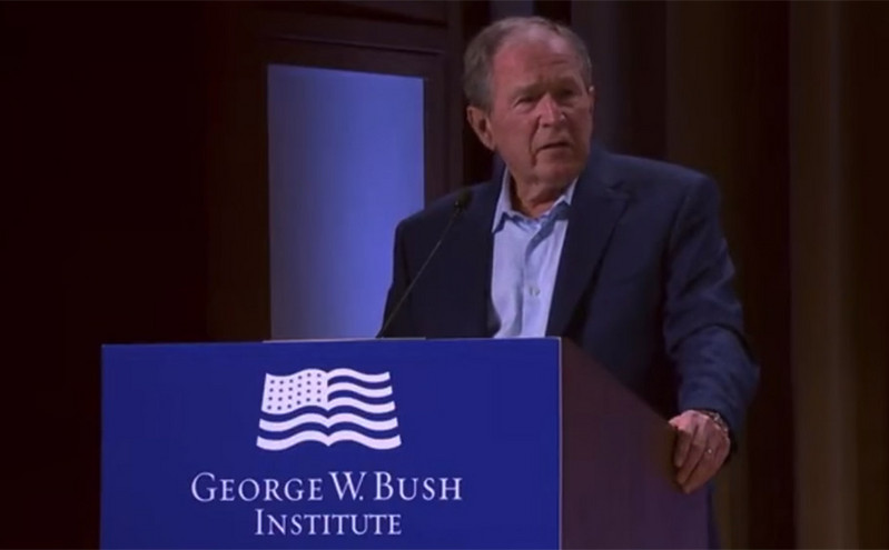 Γκάφα Τζορτζ Μπους: «Αδικαιολόγητη η εισβολή στο Ιράκ, εννοώ στην Ουκρανία» &#8211; Viral το βίντεο στο Twitter