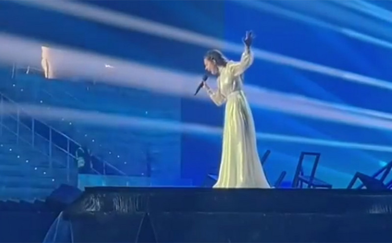 Eurovision 2022: Με φόρεμα Celia Kritharioti η Αμάντα Γεωργιάδη στη σκηνή &#8211;  Λεπτομέρειες για την εντυπωσιακή τουαλέτα