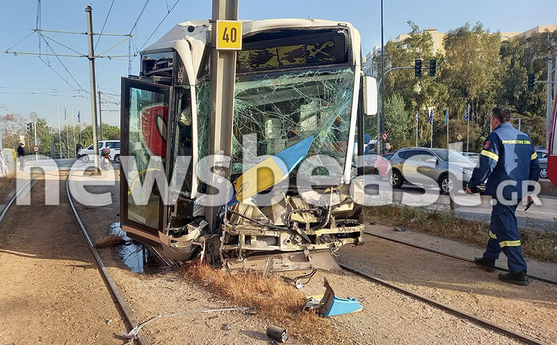 Απίστευτες εικόνες από τροχαίο με λεωφορείο στην παραλιακή – Τραυματίστηκαν οδηγός και επιβάτες
