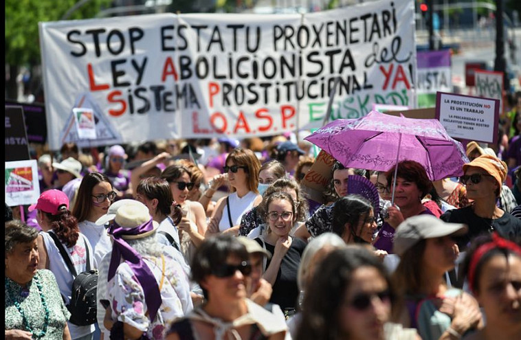 Ισπανία: Χιλιάδες διαδήλωσαν στη Μαδρίτη ζητώντας την απαγόρευση της πορνείας