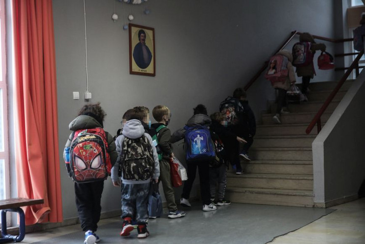 Άγριος ξυλοδαρμός 11χρονου σε προαύλιο δημοτικού σχολείου στο κέντρο της Αθήνας – Νοσηλεύεται στο Παίδων