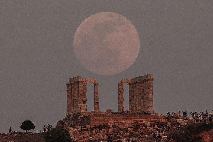 Πανσέληνος Μαΐου: Δείτε μαγικές εικόνες από από το Σούνιο, στον ναό του Ποσειδώνα
