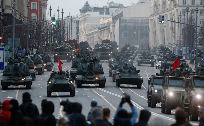 Ρωσία: «Ετοιμάζει παρέλαση στην πολιορκημένη και κατεστραμμένη Μαριούπολη για τις 9 Μαΐου»