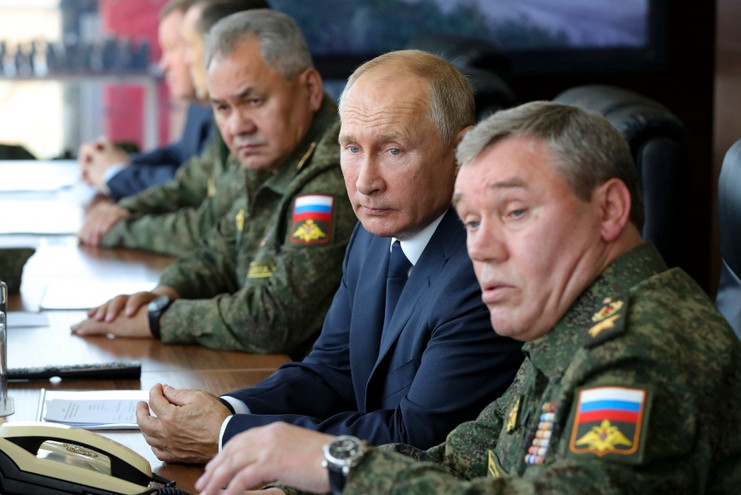 «Σε διαθεσιμότητα ο αρχηγός του ρωσικού επιτελείου στρατού», λέει σύμβουλος του Ζελένσκι