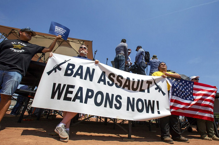 ΗΠΑ: Οι Αμερικανοί θέλουν αυστηρότερη νομοθεσία για τα όπλα, αλλά δεν ελπίζουν σε άμεση αλλαγή
