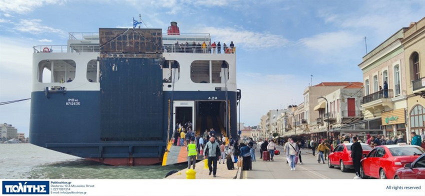 Κακοκαιρία – Χίος: Έδεσε στο λιμάνι το «Νήσος Σάμος» &#8211; Αποβίβασαν επιβάτες με… πατέντα