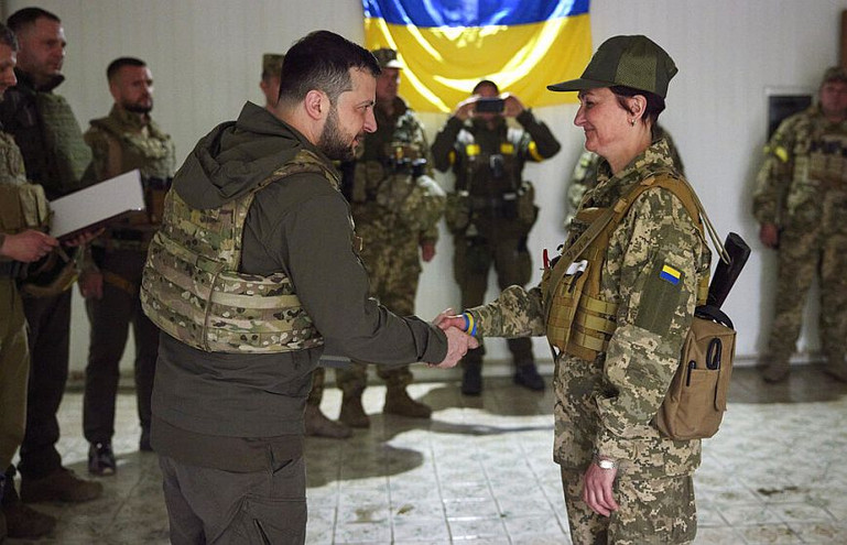 Ζελένσκι: Επισκέφτηκε στρατιώτες που μάχονται στο Χάρκοβο &#8211; Δείτε φωτογραφίες