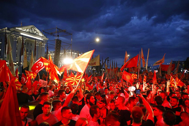 Βόρεια Μακεδονία: Μεγάλη συγκέντρωση της αντιπολίτευσης με αίτημα την διεξαγωγή πρόωρων εκλογών