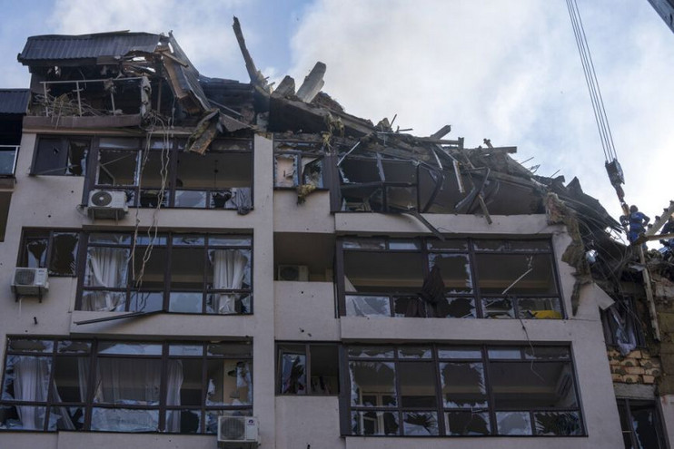 Πόλεμος στην Ουκρανία: Πυραυλική επίθεση στο Κίεβο &#8211; Χτυπήθηκε κτίριο κοντά στο σπίτι υπαλλήλου της Ελληνικής Πρεσβείας