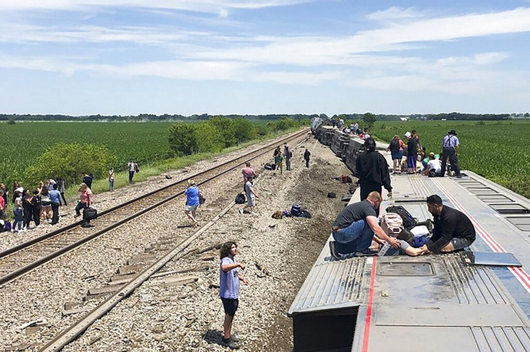 ΗΠΑ: Τουλάχιστον τρεις νεκροί από τον εκτροχιασμό τρένου στο Μιζούρι
