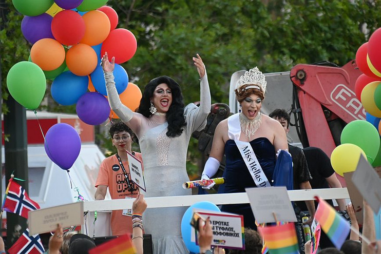 Athens Pride 2022: Σε εξέλιξη η πορεία υπερηφάνειας στο κέντρο της Αθήνας &#8211; Δείτε φωτογραφίες