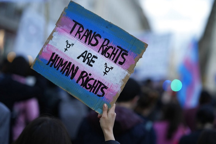 Γερμανία: Οι τρανς παίκτες μπορούν να επιλέξουν ανδρική ή γυναικεία ομάδα, λέει η Ομοσπονδία
