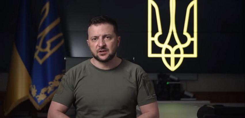 Βολοντίμιρ Ζελένσκι: Έδειξε βίντεο από τη στιγμή που ο πύραυλος πέφτει στο εμπορικό