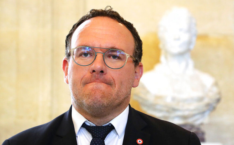 Γαλλία: Στο επίκεντρο έρευνας υπουργός του Μακρόν μετά από καταγγελία για απόπειρα βιασμού