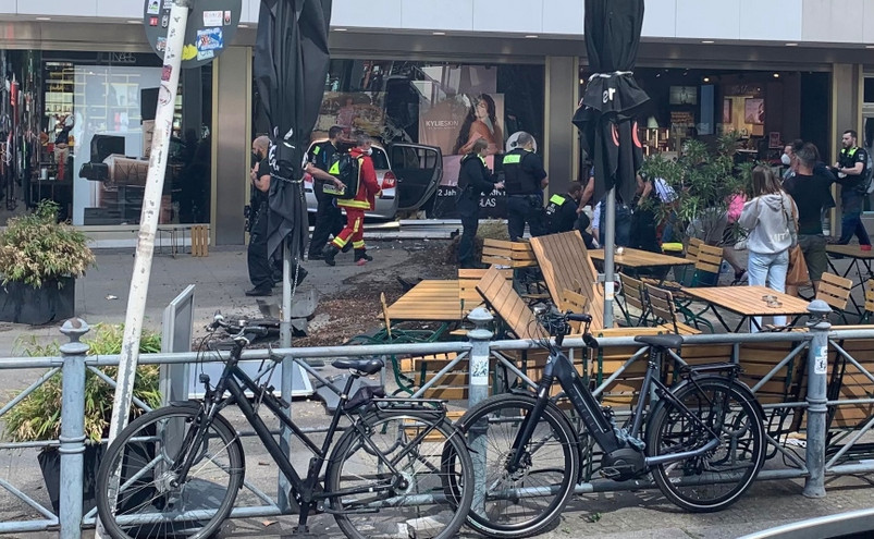 Τρόμος στη Γερμανία: Όχημα έπεσε πάνω σε πλήθος πολιτών στο Βερολίνο &#8211; Ένας νεκρός και τραυματίες
