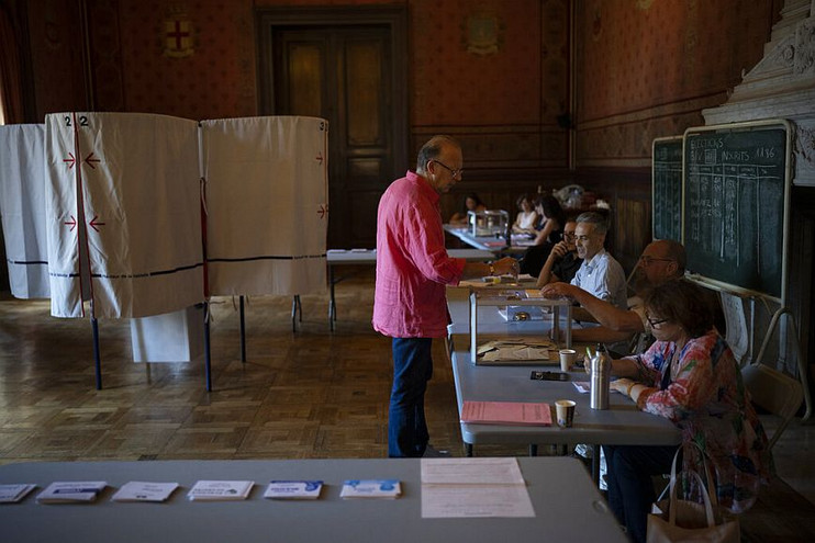 Γαλλία: Η αποχή εκτιμάται ότι θα είναι περίπου 53% στις βουλευτικές εκλογές