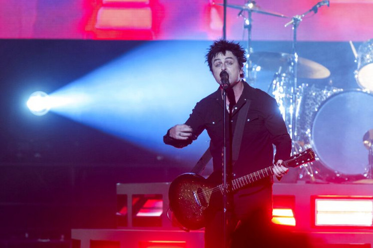 «Γα…ται η Αμερική, αποκηρύσσω την υπηκοότητά μου»: Ο Μπίλι Τζο Άρμστρονγκ των Green Day ξεσπά για τις αμβλώσεις