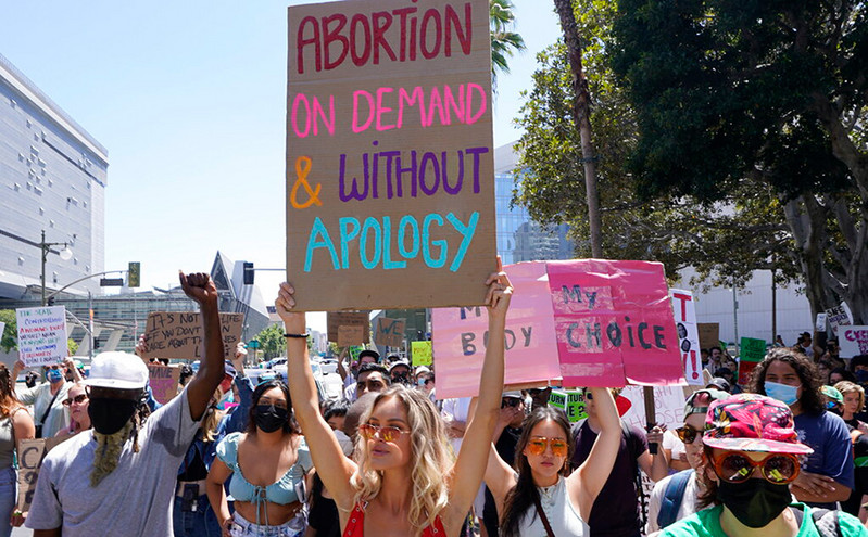 Με σεξουαλική απεργία απειλούν γυναίκες στις ΗΠΑ για τις αμβλώσεις